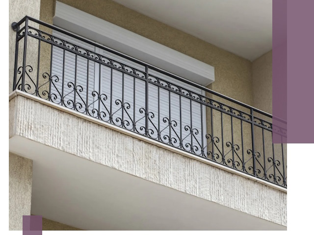 Балконные ограждения из металла и стекла в Ефремах для домов